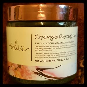 Manna Kadar Champagne Charcoal Scrub 🍾 🛀